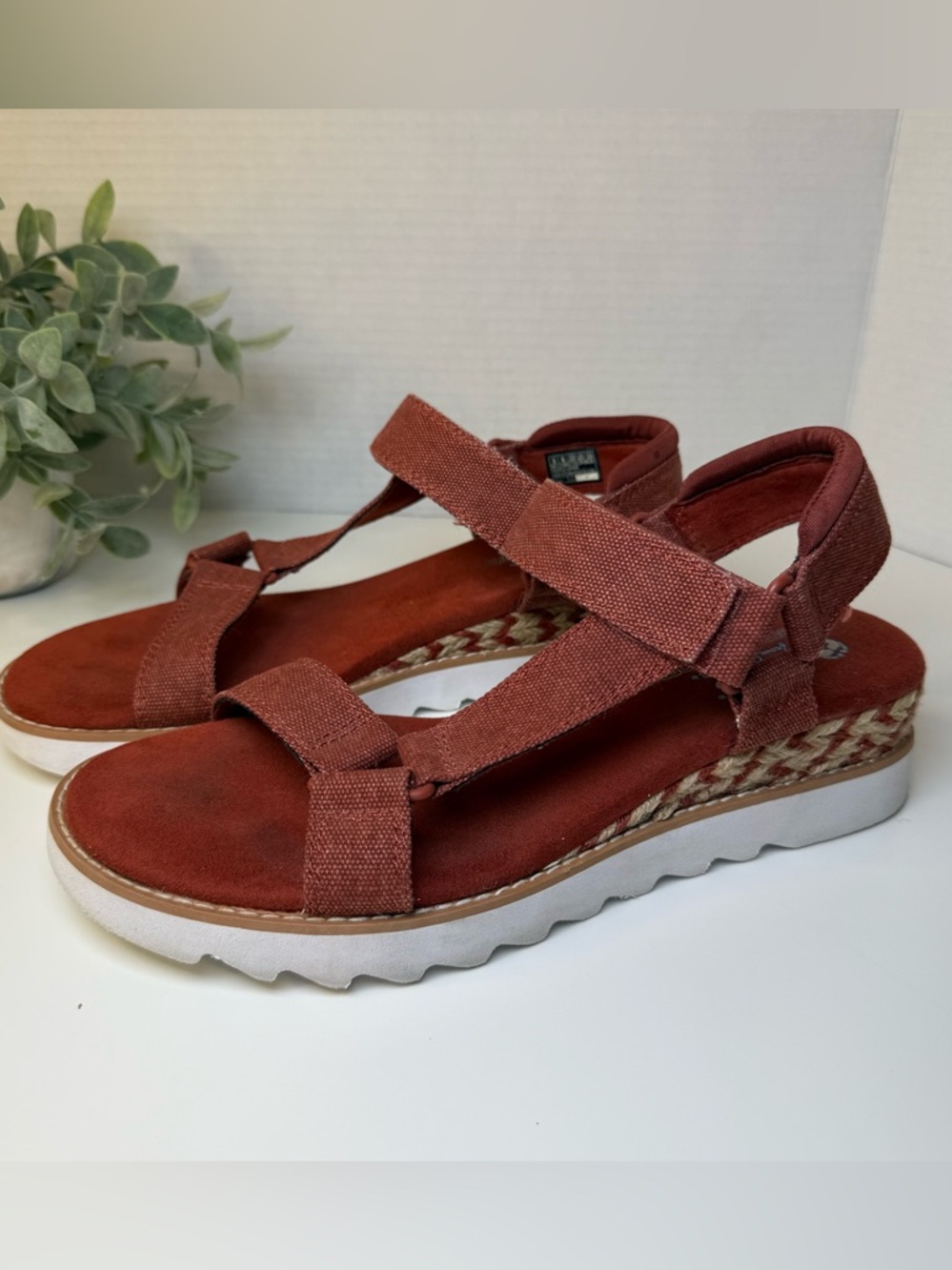 Skechers BOBS Desert Kiss Women's Wedge Sandals in Brick Red Size 9 Adjustable - Picture 3 of 16